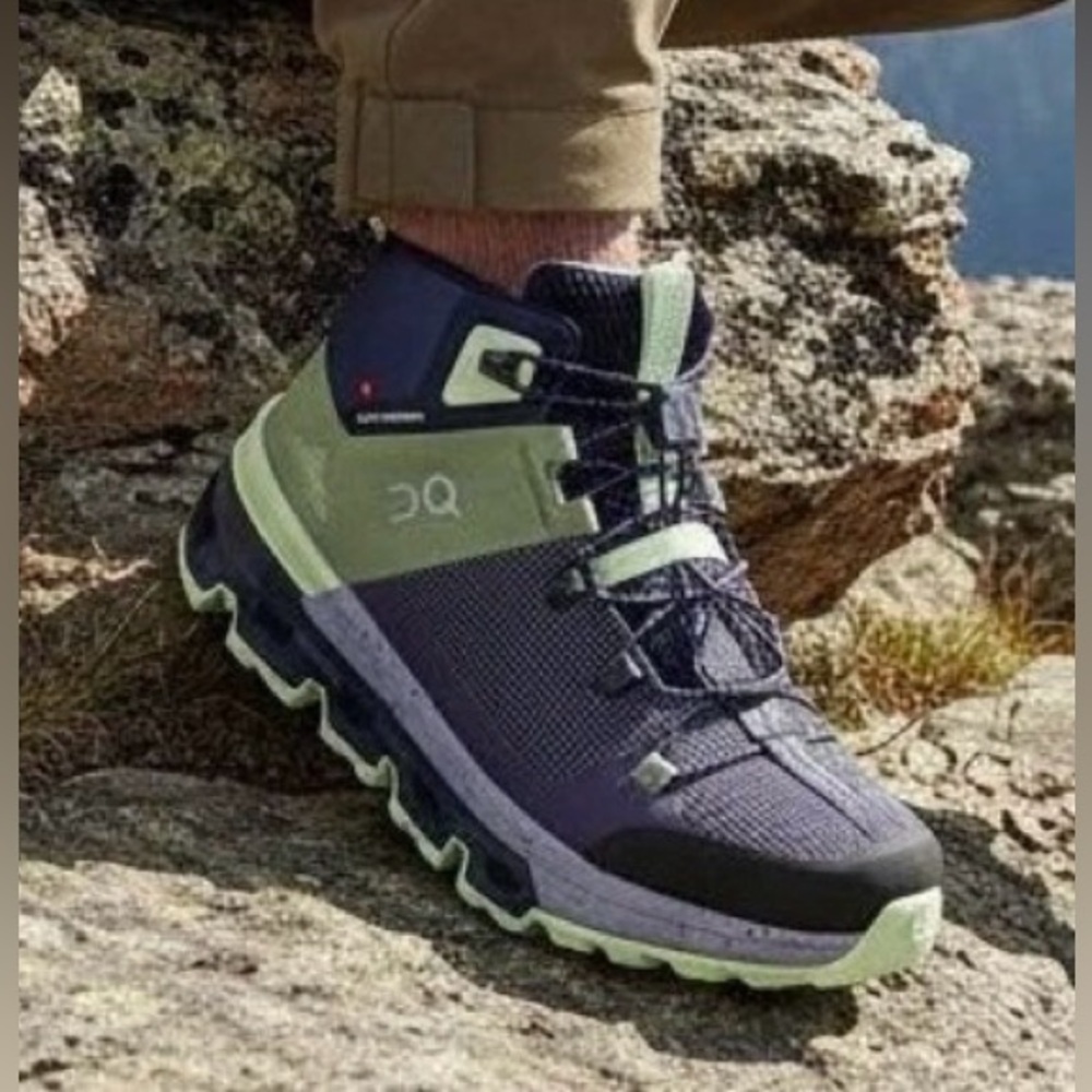 ON RUNNING CLOUDTRAX WOMEN'S SHOES